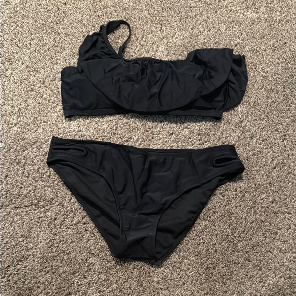 Black Ruffled NWOT One-Shoulder Bikini with tie back. Size large